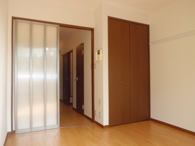 Living and room. ☆ Also easy to use floor plan ☆