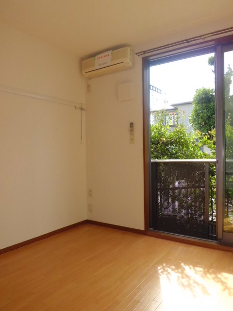 Living and room. ☆ Brightly, It may be well-ventilated ☆