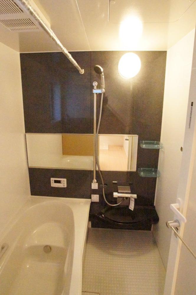 Same specifications photo (bathroom). Heal spacious bathroom tired of the day. (Example of construction)