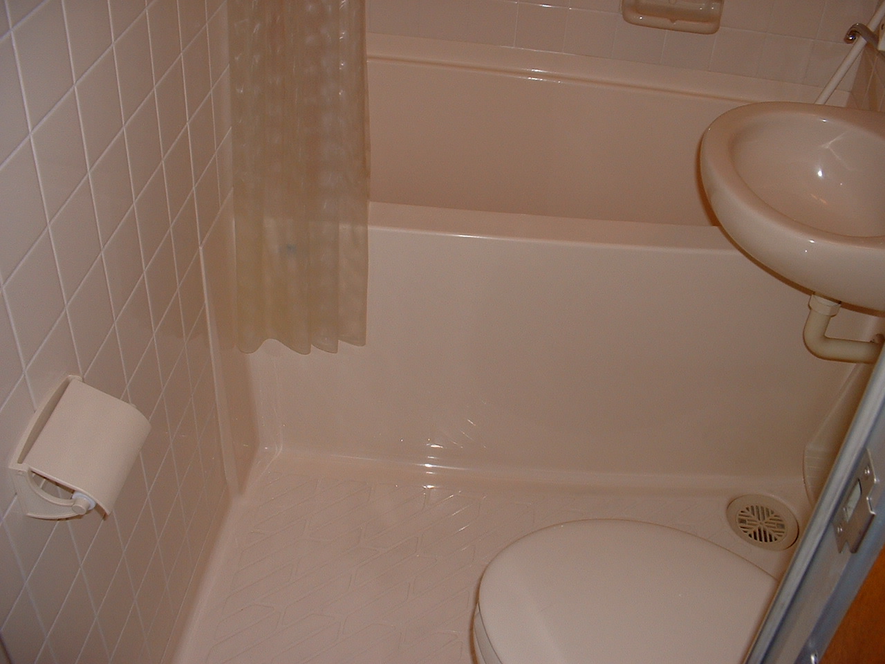 Bath. Clean if bus