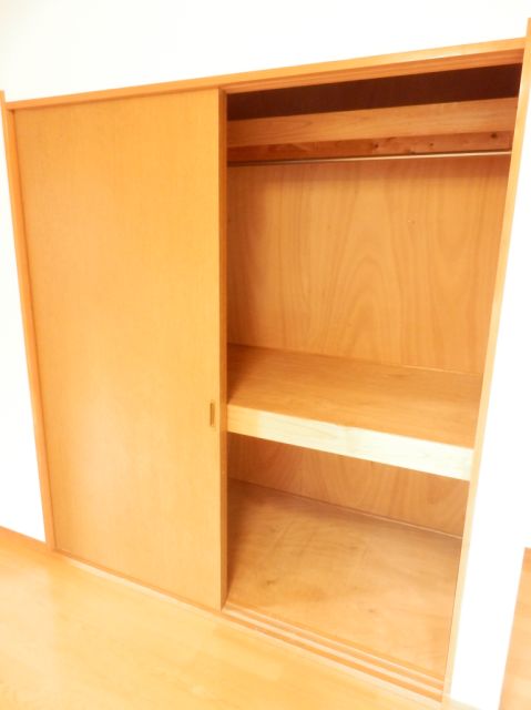 Receipt. All room with storage. Storage space enhancement.