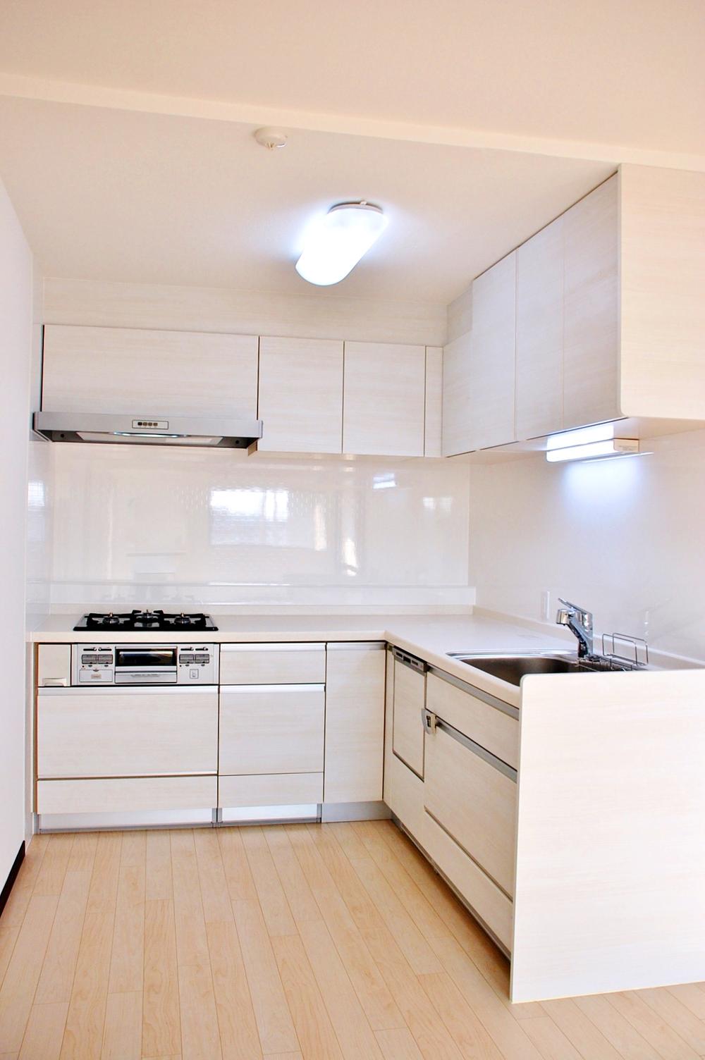 Kitchen. Indoor (12 May 2013) Shooting A kitchen with a dishwasher