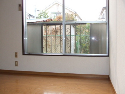 Living and room. ☆ Bright sunlight from the windows in the living room! ☆