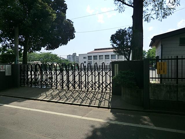 Junior high school. 580m until the second junior high school