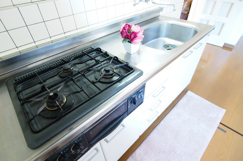 Kitchen. 3-neck system kitchen also GOOD