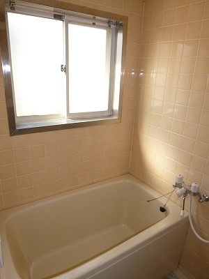 Bath. I slowly put in the bathroom spacious !!