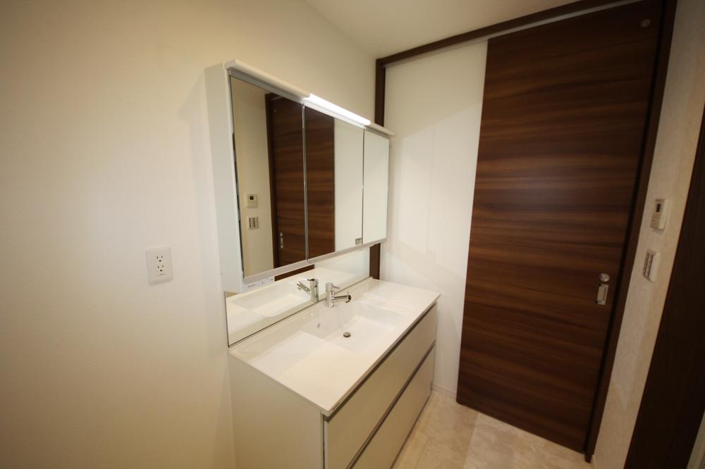 Wash basin, toilet. Washbasin with mirror Child