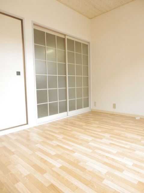 Living and room. 1K is the type of room