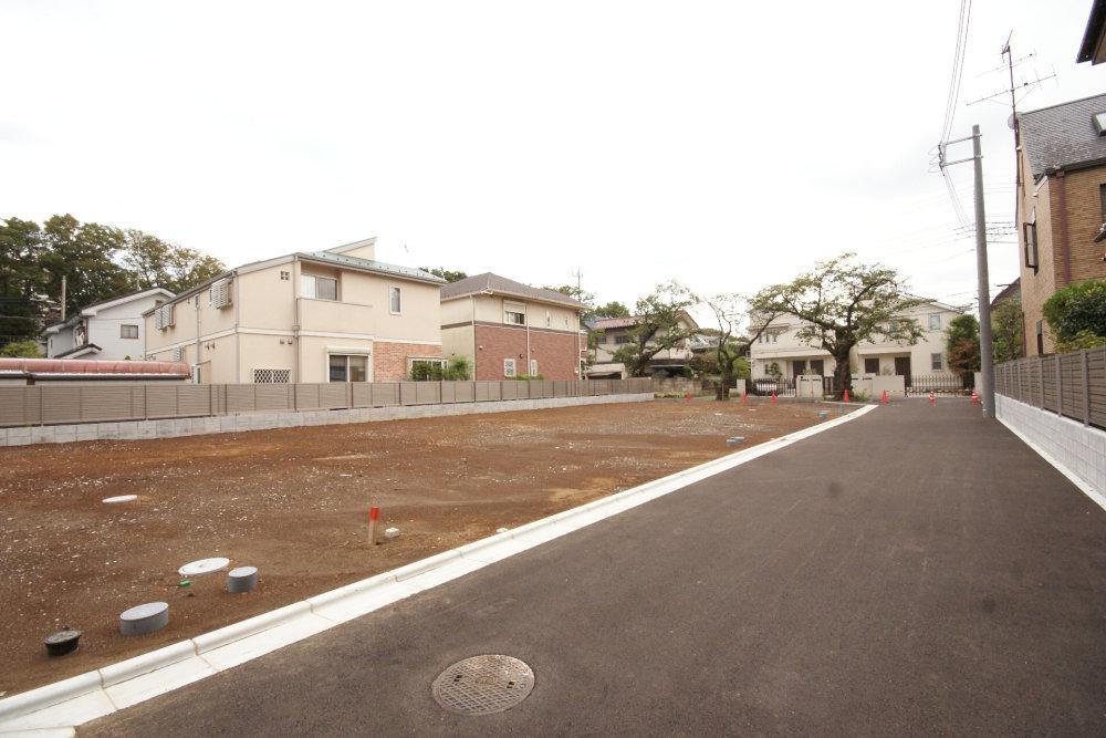 Local photos, including front road. All compartment shaping areas, including the southwest corner lot. 