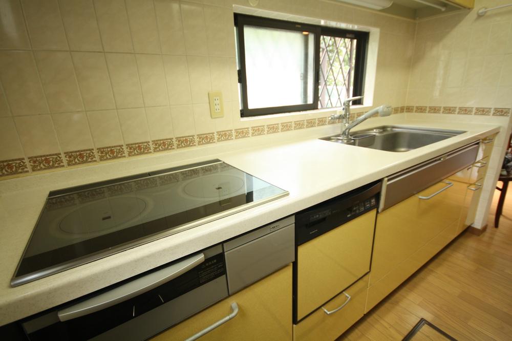 Kitchen. It has decided the all-electric construction in 2010. Dishwasher is also equipped.