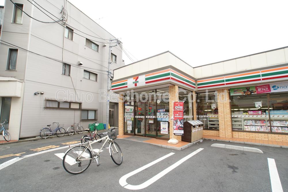 Convenience store. 611m until the Seven-Eleven store Nishiogikita