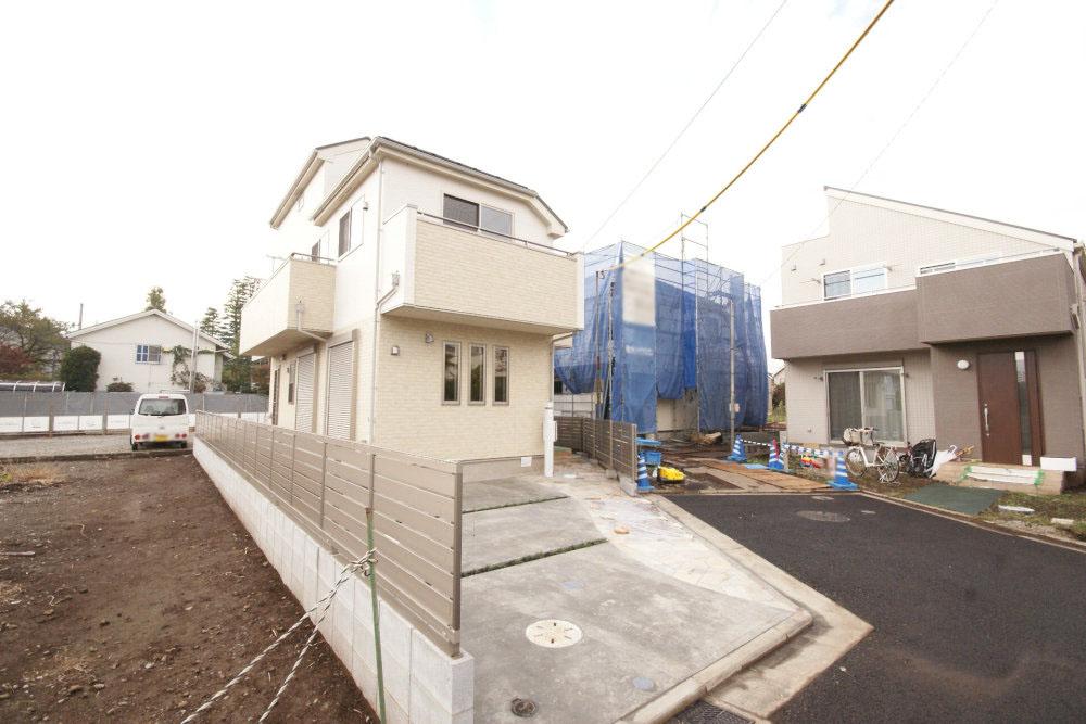 Local appearance photo. It is close to the border parkland Yamano in residential land development subdivision in. Environment is good. 