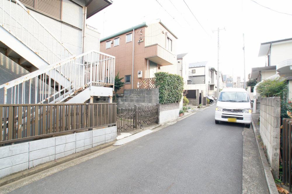 Local photos, including front road. Although the front road is spacious at about 4.0M, Since the street of your car is less, You can put your car slowly in this area. 