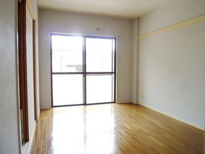 Living and room. Western-style 6 Pledge sunny