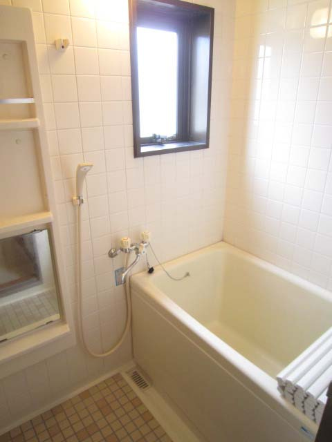 Bath. With window