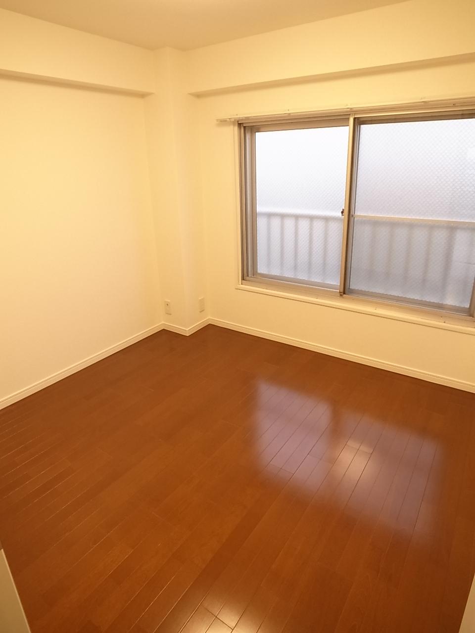 Non-living room. Indoor (10 May 2013) Shooting