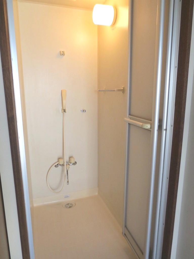 Bath. shower room