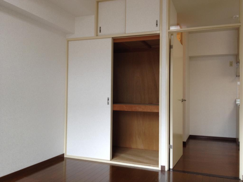 Living and room. ☆ Also size of the storage, Each room is equally ☆