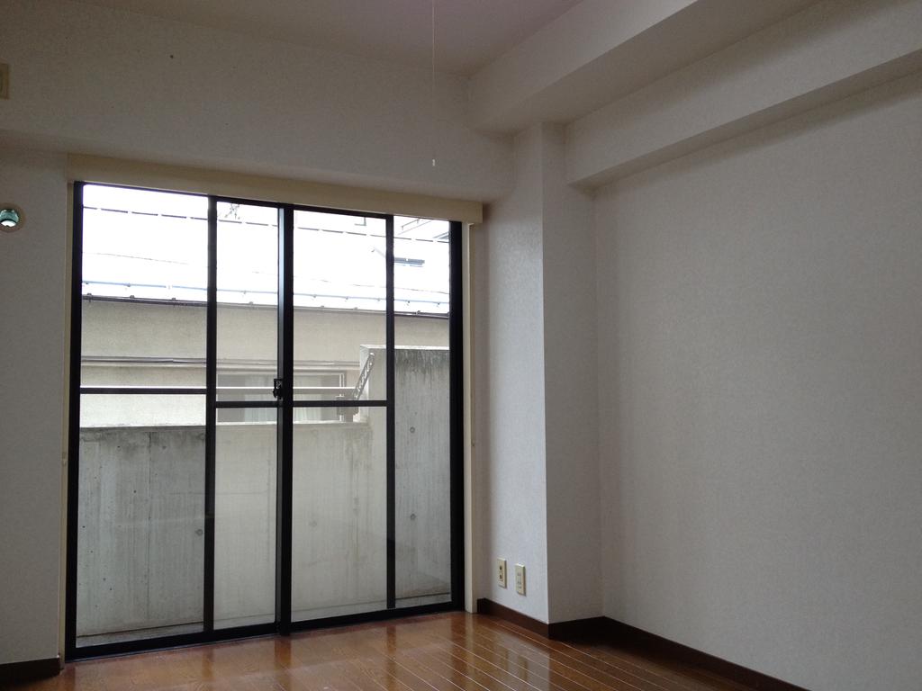 Living and room. ☆ All flooring ☆