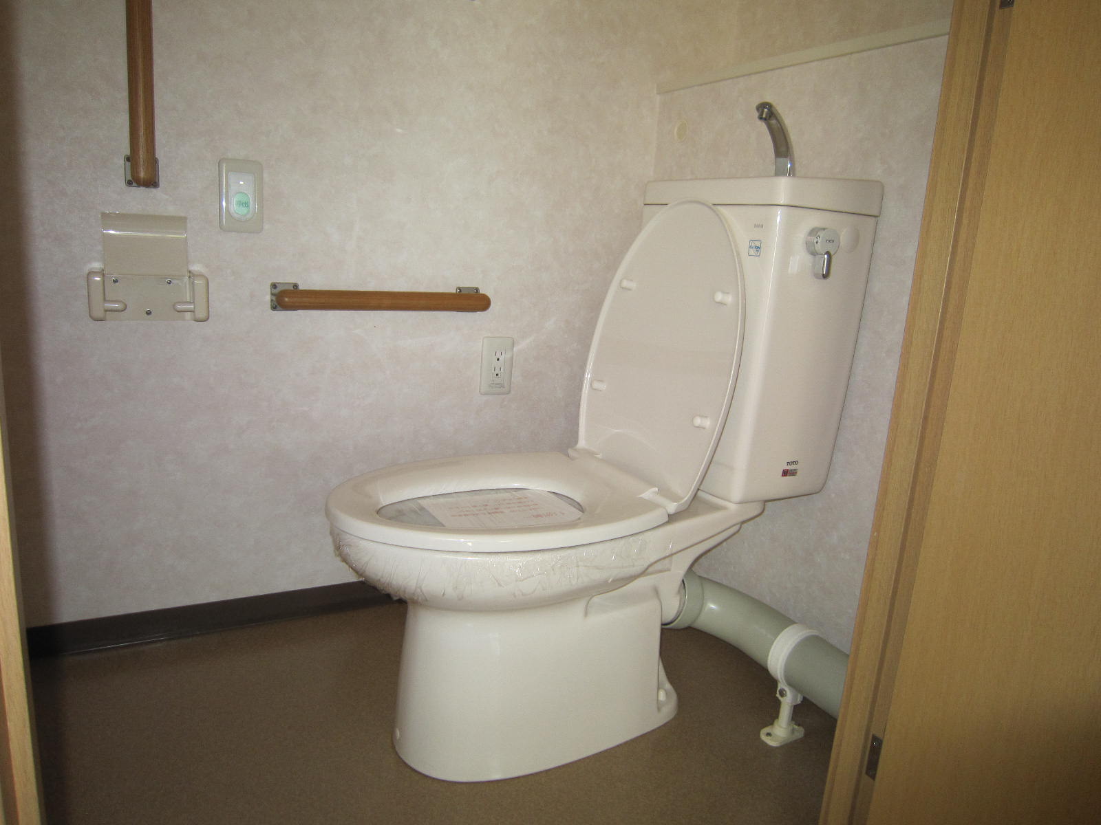 Toilet. Yes outlet
