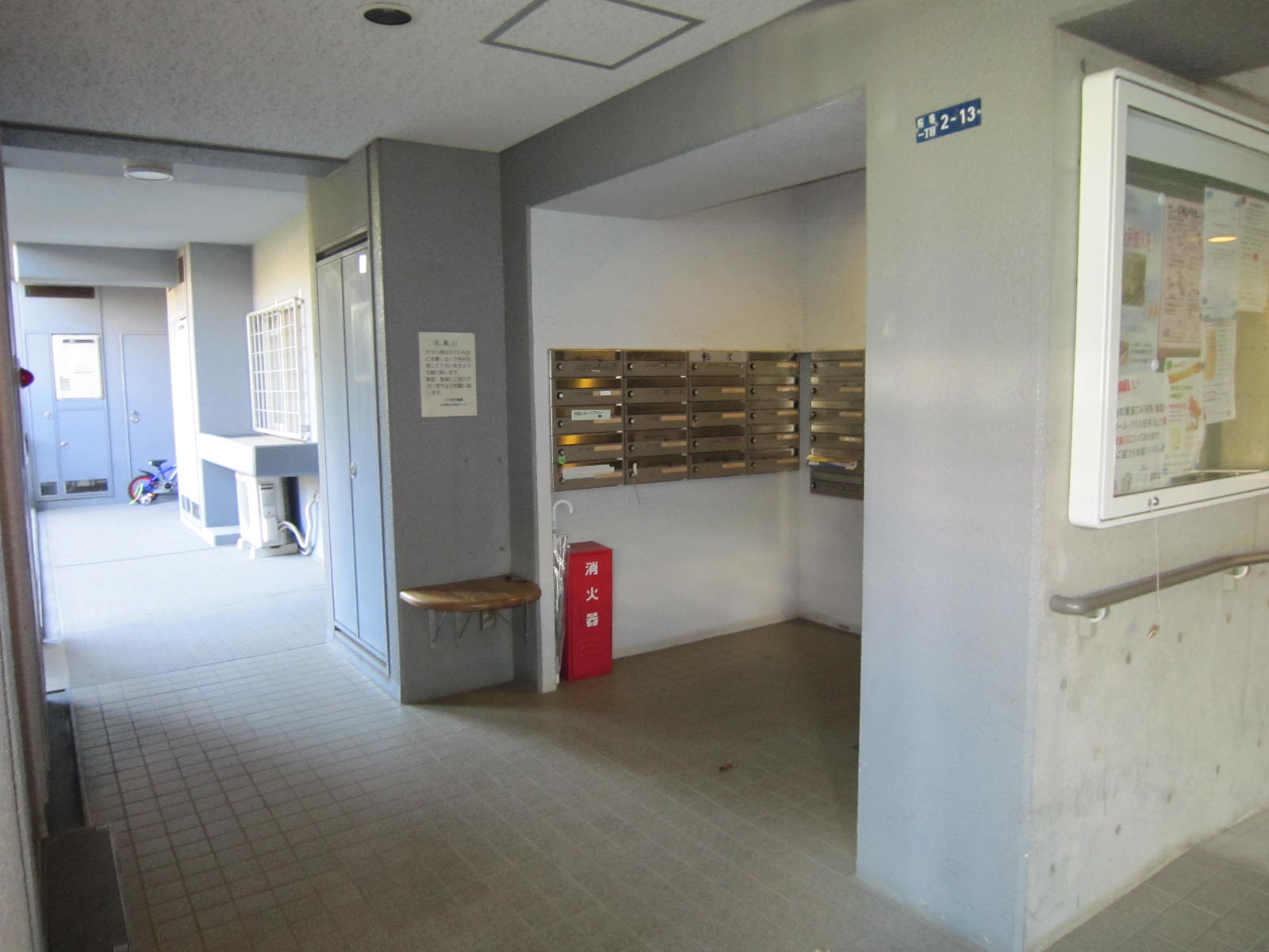 Entrance. Mailbox
