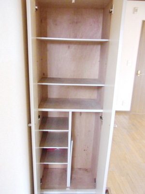 Entrance. Cupboard
