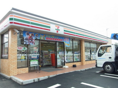 Convenience store. 550m to Seven-Eleven (convenience store)