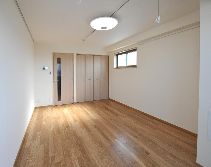 Living and room. It is a photograph of the same type 605, Room. 