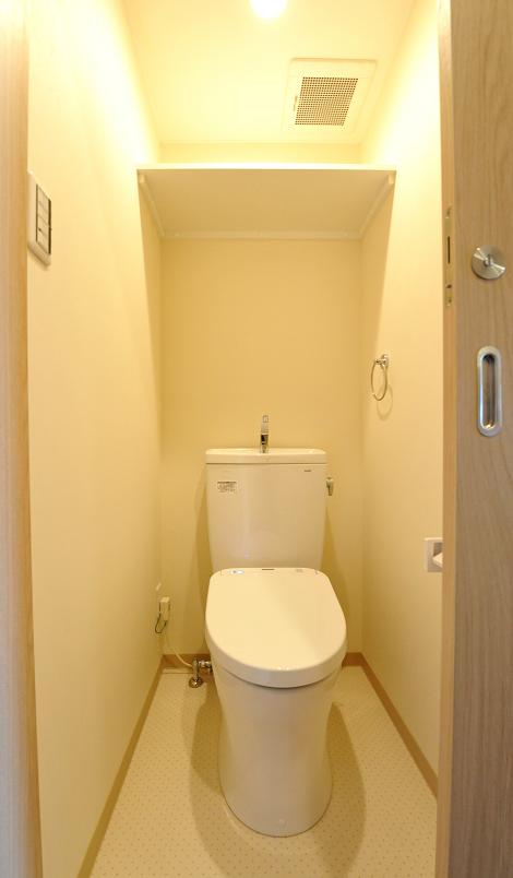 Toilet. It is a photograph of the same type 605, Room. 