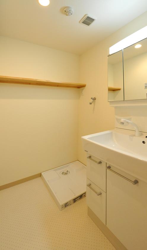 Washroom. It is a photograph of the same type 605, Room. 