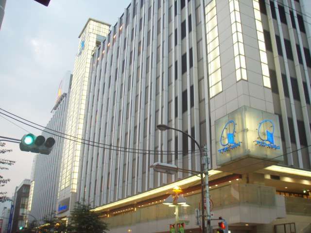 Shopping centre. 750m to Tokyu Department Store Kichijoji (shopping center)