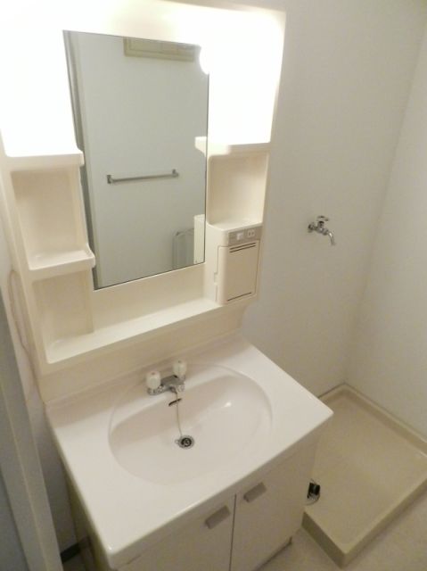 Washroom. Independent wash basin