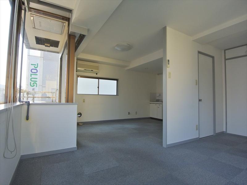 Non-living room. Local (11 May 2013) Shooting