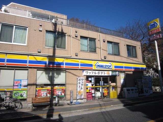 Convenience store. MINISTOP up (convenience store) 810m