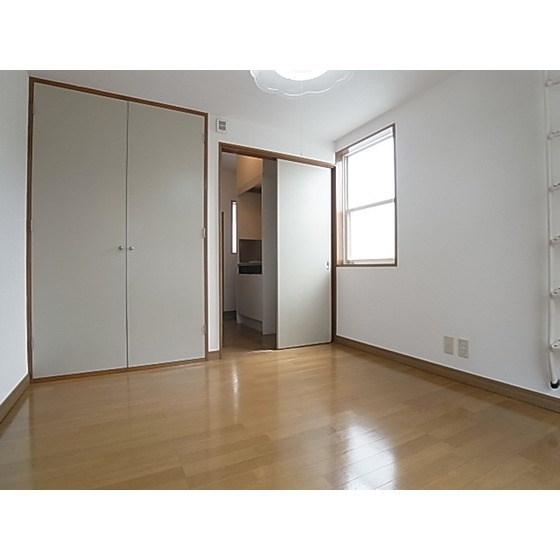 Living and room. ※ 201 is a photograph of the