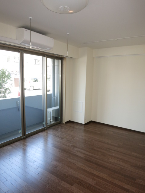 Living and room. Air conditioning, It is with lighting.