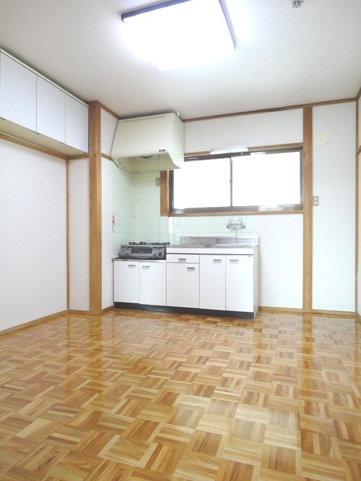 Living and room. There is a layout free breadth! !