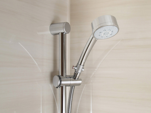 Bathing-wash room.  [Grohe Co. massage function shower head] By switching the water flow, Adopted showerhead obtained by massaging effect. A slide with a bar that can adjust the height of the head.