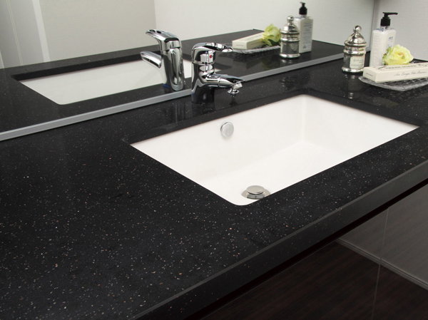 Bathing-wash room.  [Counter of engineers Stone finish] The top plate of the vanity, Adopted engineers Stone which is based on the crystal with a sense of quality. Defense is an excellent specification also dirty and durability.