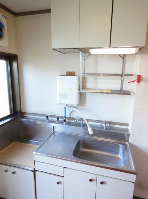 Kitchen. Gas stove can be installed