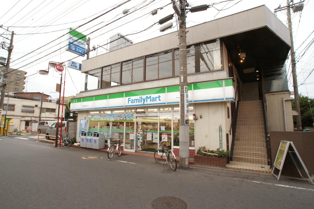 Convenience store. FamilyMart Musashisakai to the south exit shop 80m