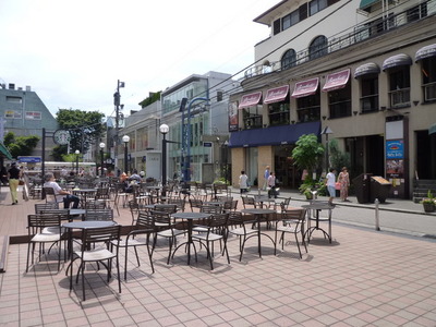 Shopping centre. 750m to the Tokyu department store (shopping center)