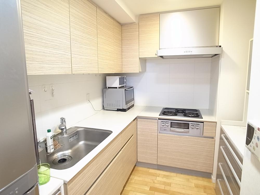 Kitchen. Indoor (10 May 2013) Shooting