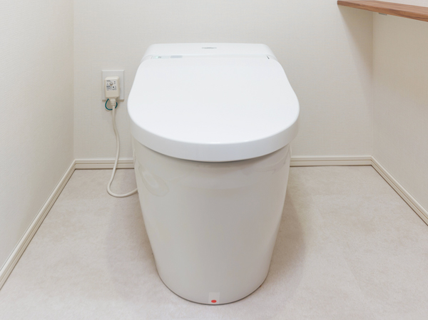 Toilet.  [Washlet-integrated toilet] Tank type + water direct pressure, It is a water-saving toilet bowl cleaning technology that combines the best of both worlds "hybrid ecology system" loading.