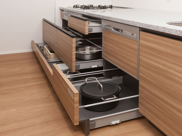 Kitchen.  [Kitchen counter lower receiving] Installation in and out is easy sliding storage of things in the kitchen bottom. It closes quietly by the adoption of the soft close function.