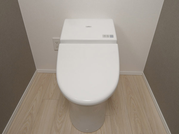 Bathing-wash room.  [Water-saving Washlet] Adopt the warm water cleaning toilet water-saving type of 4.8L. It is the clean design of the low silhouette.