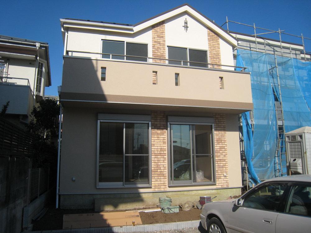 Same specifications photos (appearance). Musashino Hachiman-cho 4-chome newly built single-family. It is the example of construction. Built on land facing in three directions, including south road, Is an environment blessed that park in front of. All rooms, including the living room is going to be a bright and airy house on the south-facing. (Example of construction)