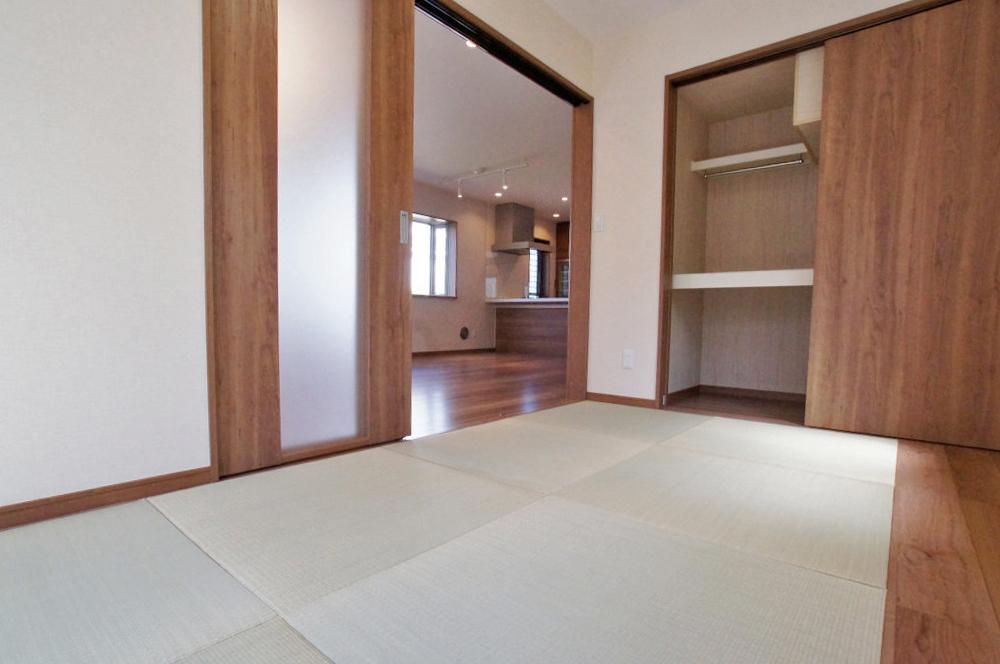 Non-living room. Japanese-style room of the housing is also pat. 