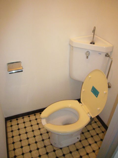 Toilet. toilet.