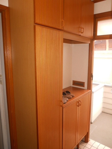 Entrance. There is also shoe box!